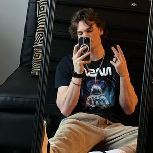 Meet your Posher, Caleb